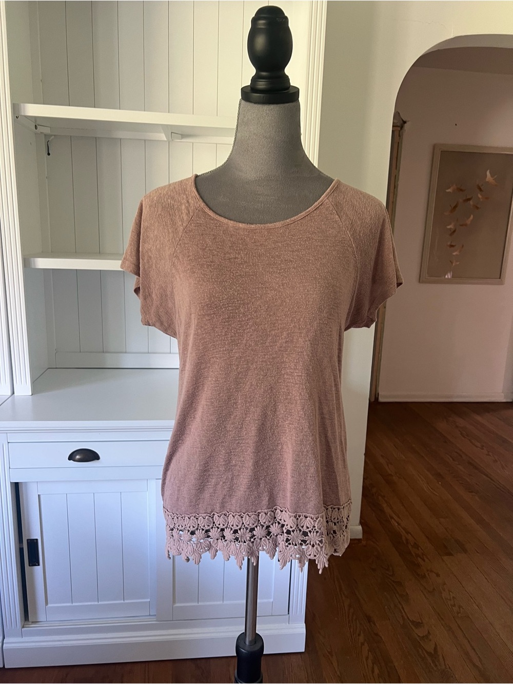 bobeau Short Sleeve Lace-Hem Tee in Dusty Rose